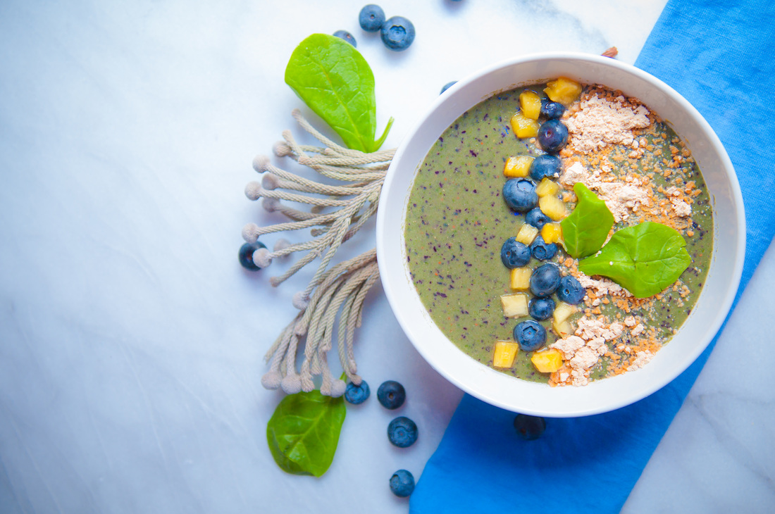 Peanut, Blueberry, Spinach and Pineapple Smoothie Bowl