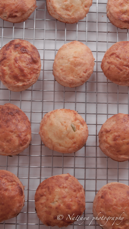 Cheddar cheese and scallion scones recipe